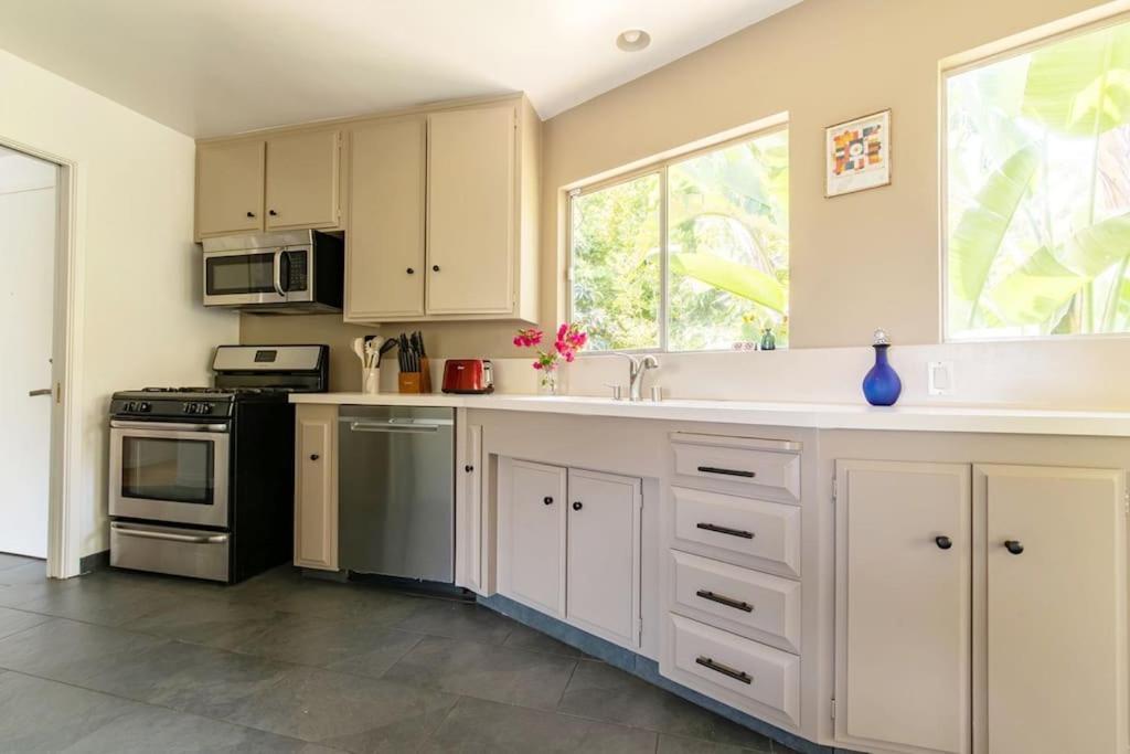 Stunning Hollywood Midcentury Modern-Views-Best Location! 洛杉矶 外观 照片